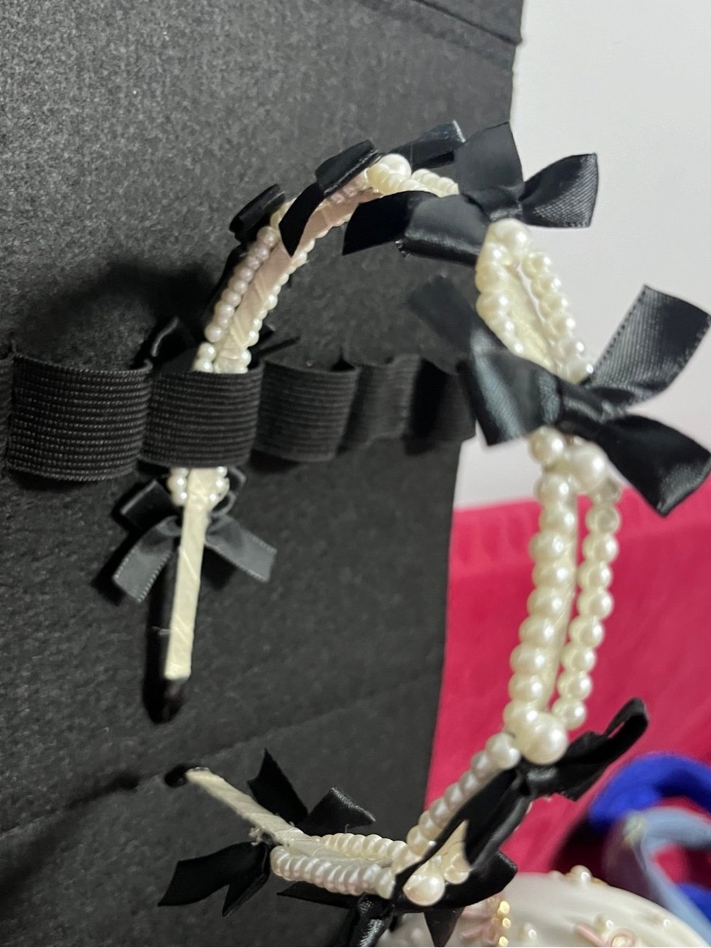 Pearl & Black Bow Headband - Elegant Women’s Hair Accessory